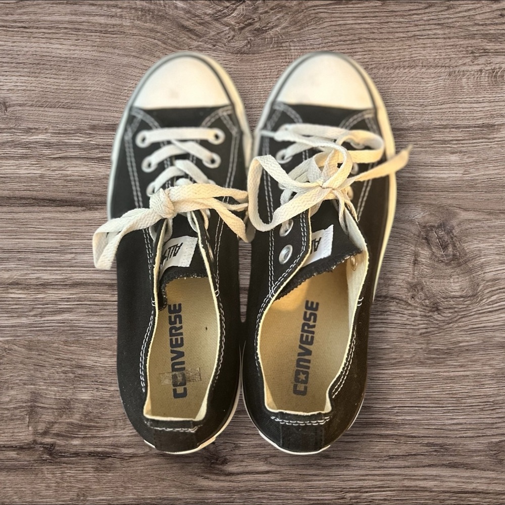 Converse women’s Black and White Sneakers